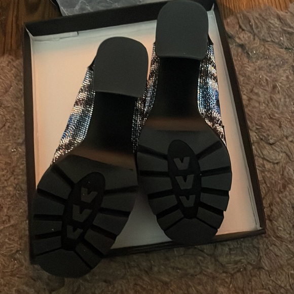 Shoes - Picture 3 of 4